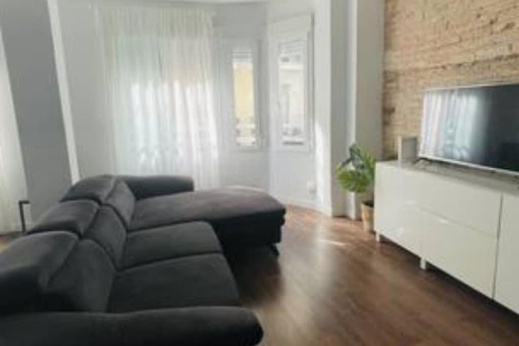 Amazing Cozy Apartment Super Central Valenza Esterno foto