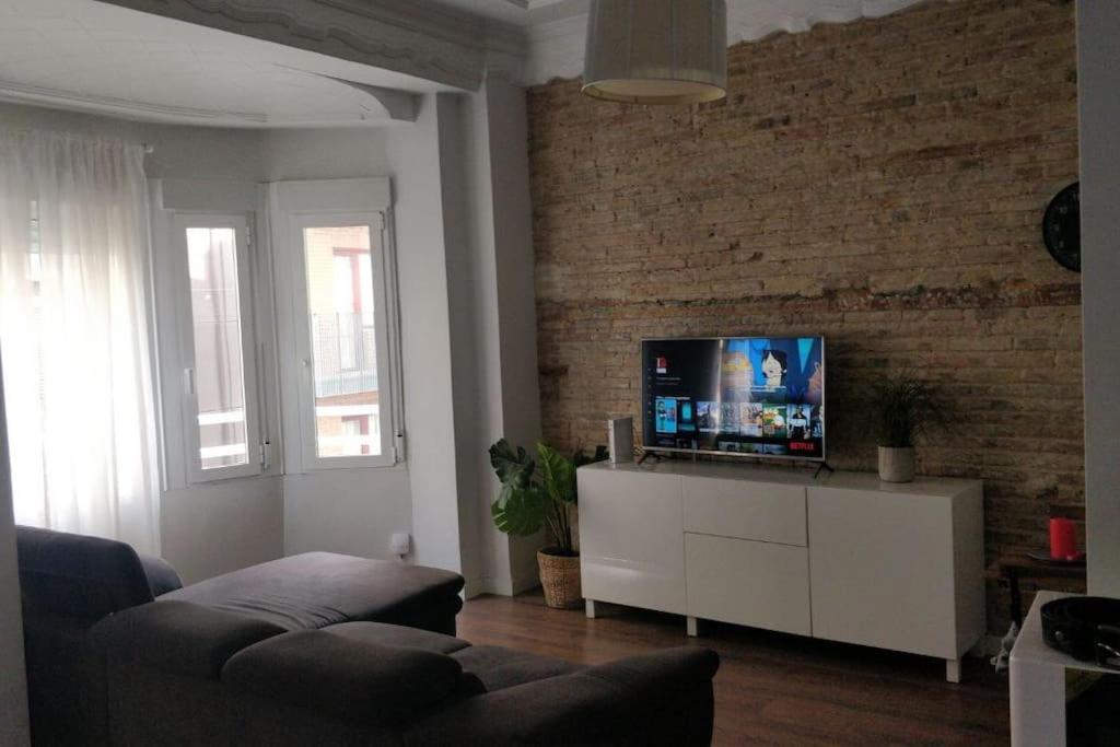 Amazing Cozy Apartment Super Central Valenza Esterno foto